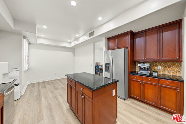 681 S Norton Avenue 103, Los Angeles, CA 90005 — photo 12 of 38