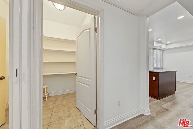 681 S Norton Avenue 103, Los Angeles, CA 90005 — photo 14 of 38