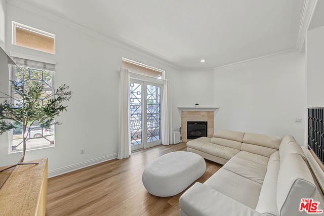 681 S Norton Avenue 103, Los Angeles, CA 90005 — photo 4 of 38