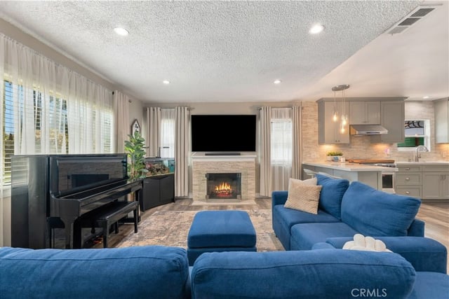 15741 Haynes Street, Van Nuys, CA 91406 — photo 3 of 46