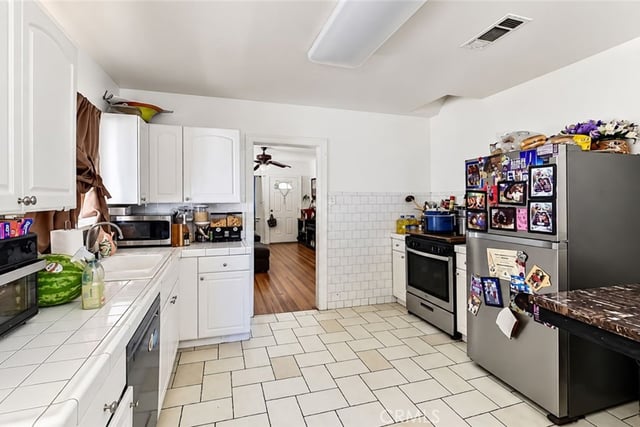 1707 E Poinsettia Street, Long Beach, CA 90805 — photo 11 of 32