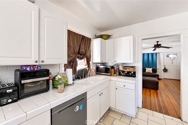 1707 E Poinsettia Street, Long Beach, CA 90805 — photo 8 of 32