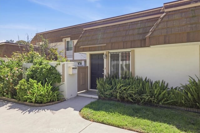 10445 Larwin unit 3 3, Chatsworth, CA 91311 — photo 2 of 36