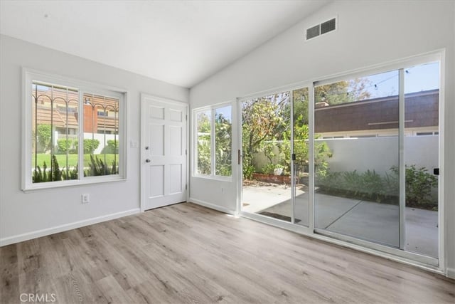 10445 Larwin unit 3 3, Chatsworth, CA 91311 — photo 3 of 36