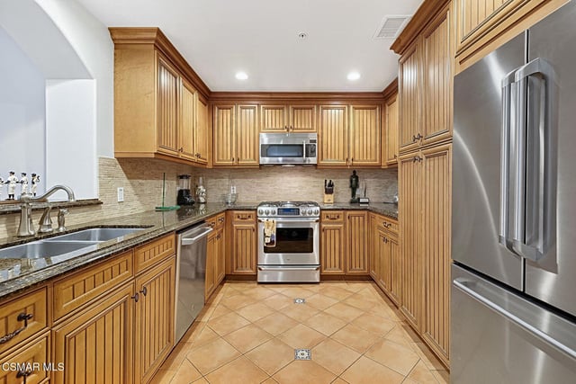 13308 Valleyheart Drive 404, Sherman Oaks, CA 91423 — photo 4 of 23