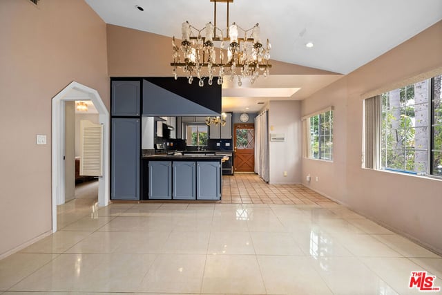 7774 Fountain Avenue, West Hollywood, CA 90046 — photo 5 of 18