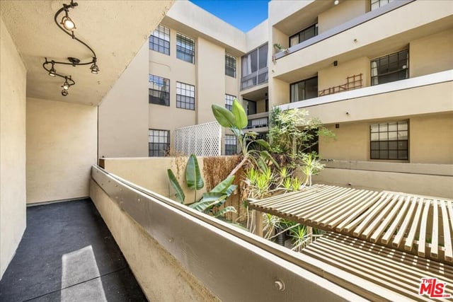 740 N Kings Road 114, West Hollywood, CA 90069 — photo 16 of 34