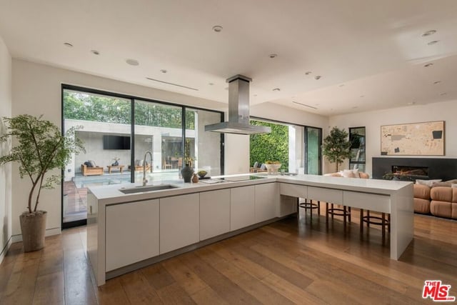 103 N Laurel Avenue, Los Angeles, CA 90048 — photo 13 of 75