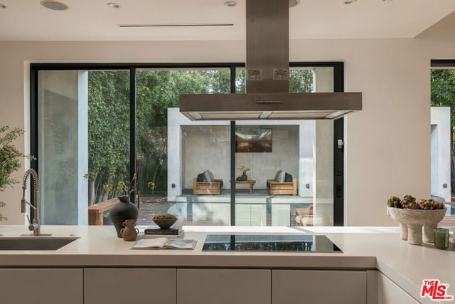 103 N Laurel Avenue, Los Angeles, CA 90048 — photo 14 of 75