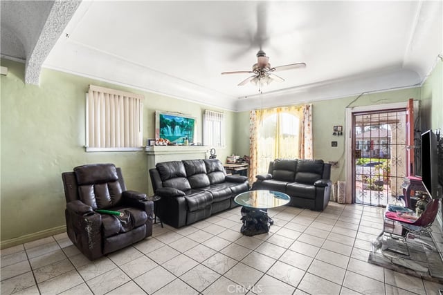 163 E 109th Place, Los Angeles, CA 90061 — photo 4 of 23