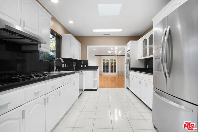 8719 Bonner Drive, West Hollywood, CA 90048 — photo 14 of 21