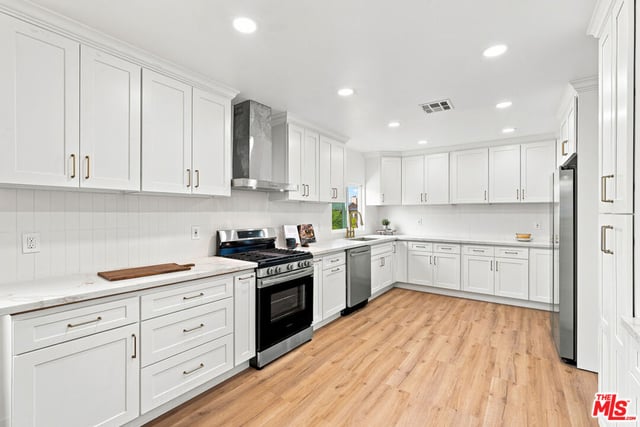 7800 S Victoria Avenue, Los Angeles, CA 90043 — photo 11 of 45