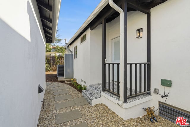 7800 S Victoria Avenue, Los Angeles, CA 90043 — photo 36 of 45