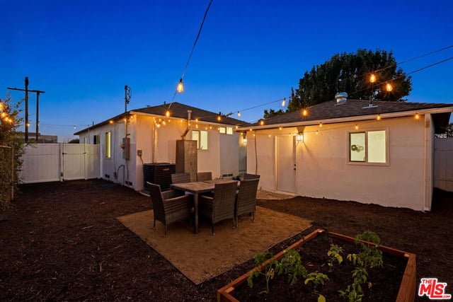 7800 S Victoria Avenue, Los Angeles, CA 90043 — photo 4 of 45
