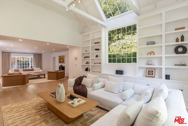 1248 N Wetherly Drive, Los Angeles, CA 90069 — photo 9 of 32