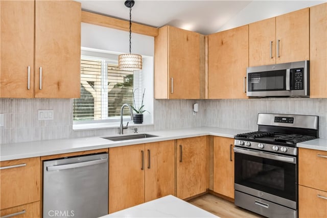42502 W 52nd Street, Quartz Hill, CA 93536 — photo 11 of 41