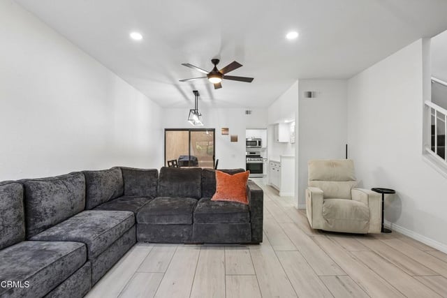 390 Country Club Drive B, Simi Valley, CA 93065 — photo 4 of 42