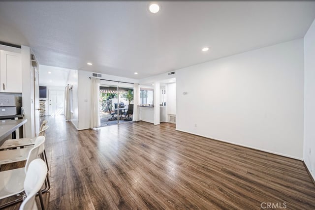 10415 Larwin, Chatsworth, CA 91311 — photo 11 of 38