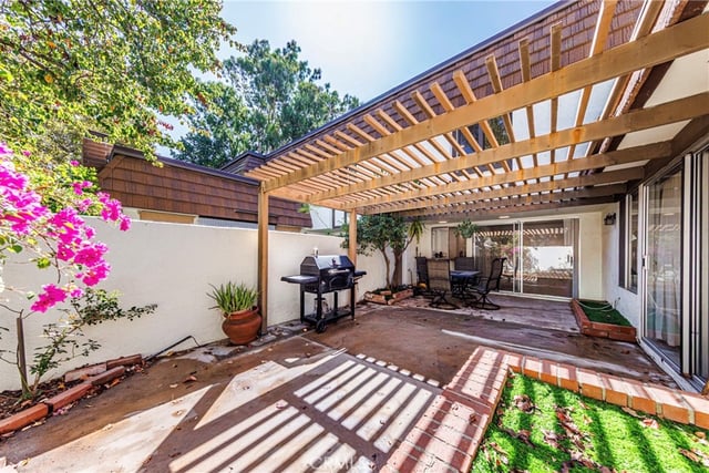 10415 Larwin, Chatsworth, CA 91311 — photo 19 of 38