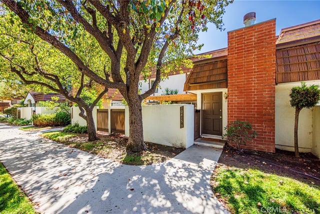10415 Larwin, Chatsworth, CA 91311 — photo 3 of 38