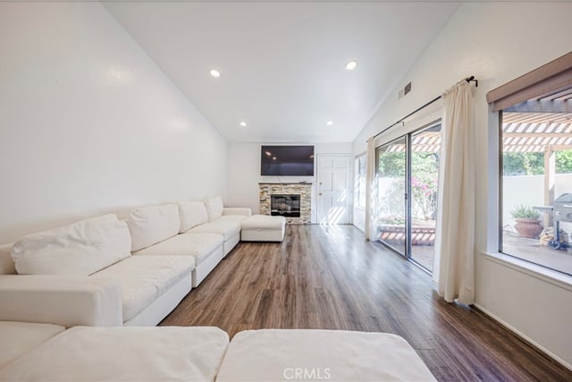 10415 Larwin, Chatsworth, CA 91311 — photo 5 of 38
