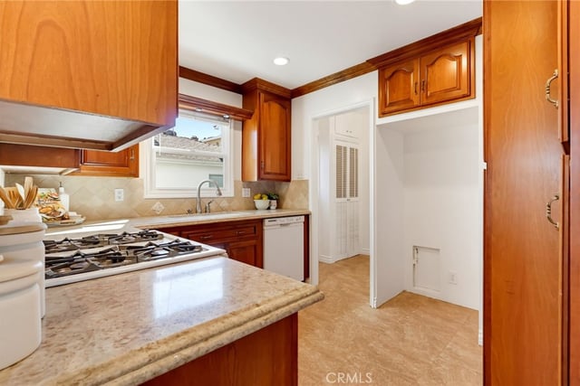 1129 W 9th Street W, San Pedro, CA 90731 — photo 17 of 54