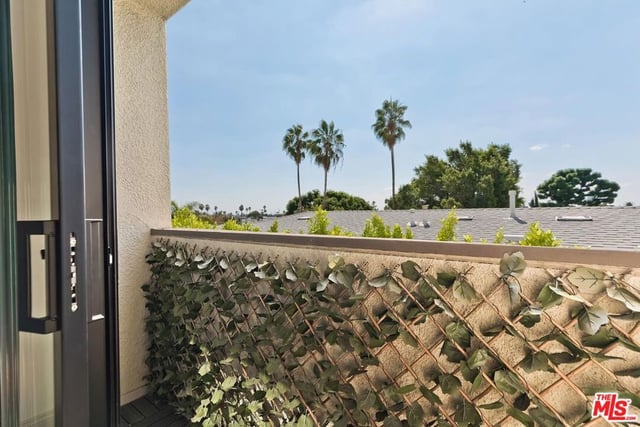 909 N Sierra Bonita Avenue 314, Los Angeles, CA 90046 — photo 12 of 28