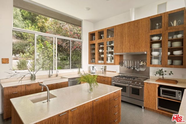 901 Kenter Way, Los Angeles, CA 90049 — photo 8 of 31