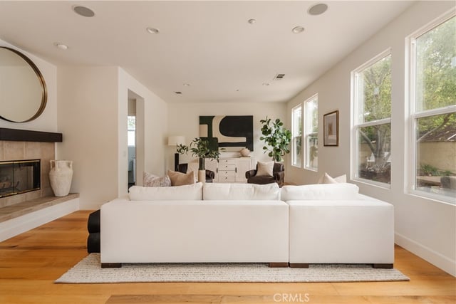 747 E Milford Street, Los Angeles, CA 90042 — photo 13 of 48