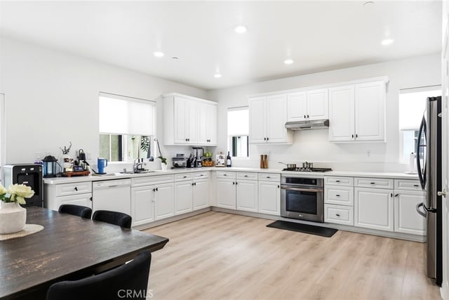 27464 Honeydew Court, Saugus, CA 91350 — photo 16 of 38
