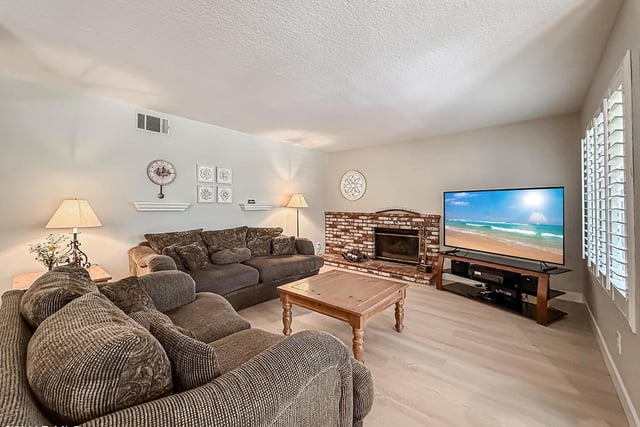 2990 Klamath Avenue, Simi Valley, CA 93063 — photo 10 of 60