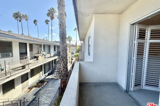 937 5th Street 8, Santa Monica, CA 90403 — photo 6 of 20