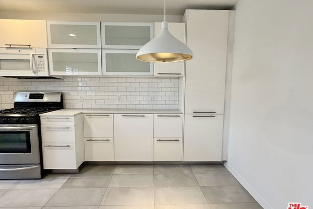 937 5th Street 8, Santa Monica, CA 90403 — photo 9 of 20