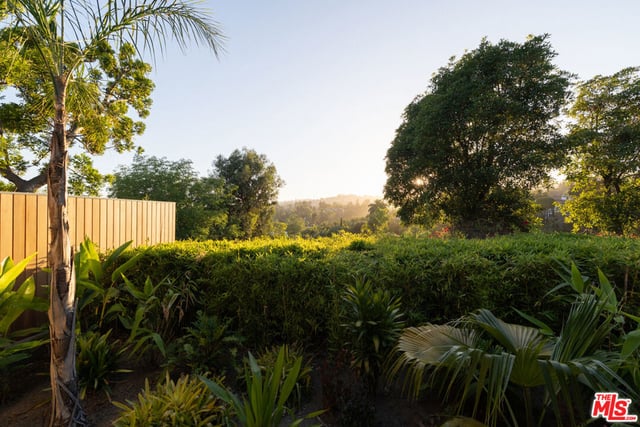 1035 Summit Drive, Beverly Hills, CA 90210 — photo 10 of 30