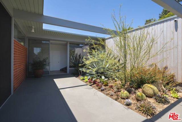 1035 Summit Drive, Beverly Hills, CA 90210 — photo 25 of 30