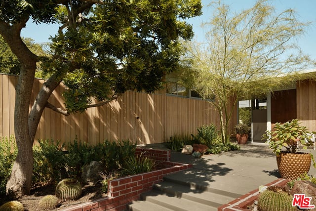 1035 Summit Drive, Beverly Hills, CA 90210 — photo 4 of 30