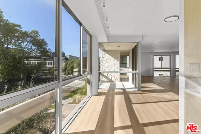 320 N Maple Drive 303, Beverly Hills, CA 90210 — photo 14 of 34