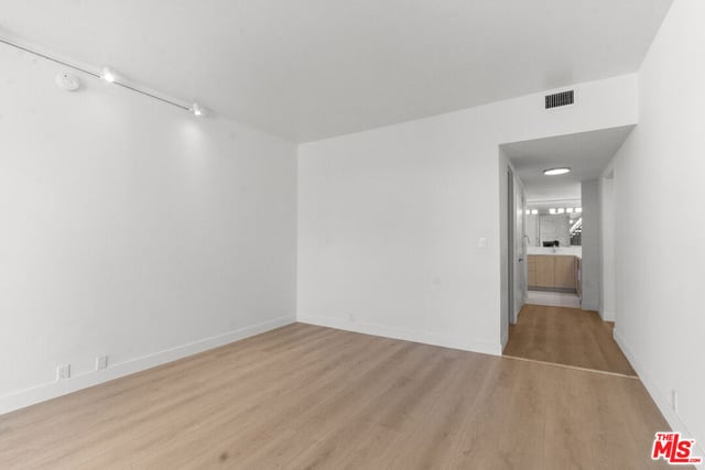 320 N Maple Drive 303, Beverly Hills, CA 90210 — photo 21 of 34