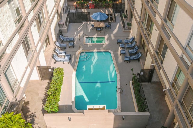 320 N Maple Drive 303, Beverly Hills, CA 90210 — photo 8 of 34
