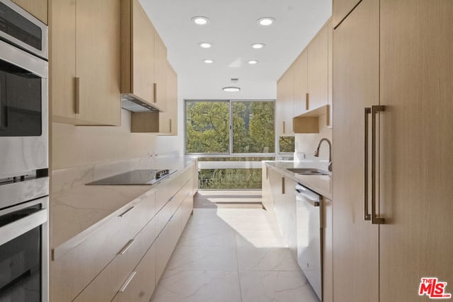 320 N Maple Drive 303, Beverly Hills, CA 90210 — photo 9 of 34