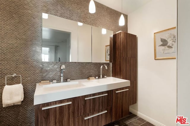 1021 N Crescent Heights Boulevard 207, Los Angeles, CA 90046 — photo 18 of 26
