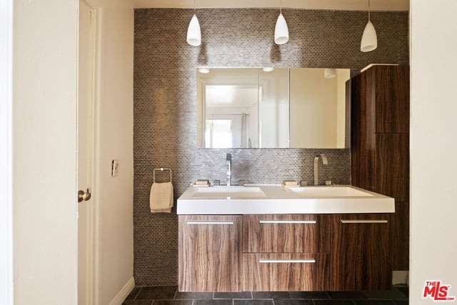 1021 N Crescent Heights Boulevard 207, Los Angeles, CA 90046 — photo 19 of 26