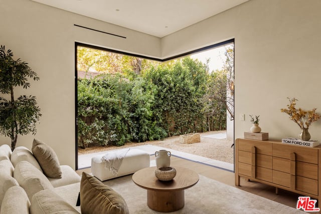 4724 Halbrent Avenue, Sherman Oaks, CA 91403 — photo 10 of 36