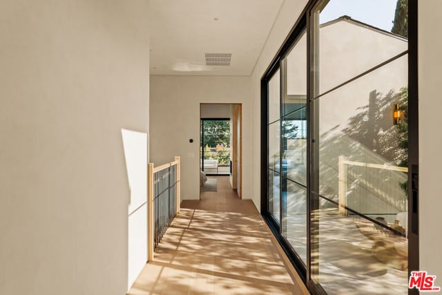 4724 Halbrent Avenue, Sherman Oaks, CA 91403 — photo 17 of 36