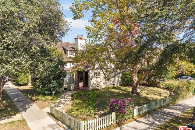 1902 Georgina Avenue, Santa Monica, CA 90402 — photo 4 of 32