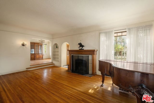 1902 Georgina Avenue, Santa Monica, CA 90402 — photo 6 of 32
