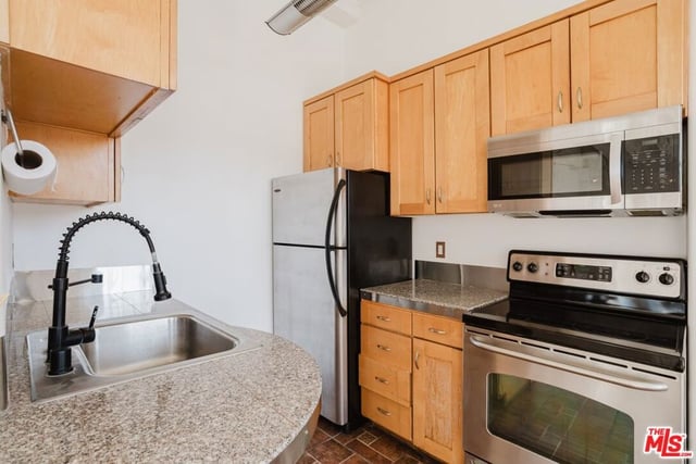 312 W 5th Street 1112, Los Angeles, CA 90013 — photo 21 of 53