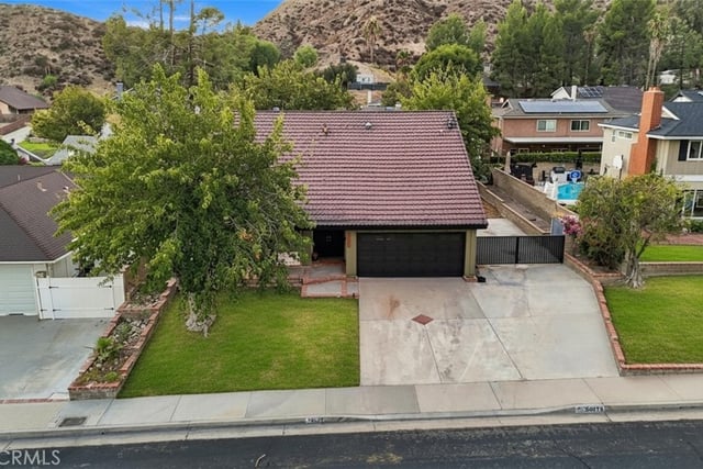 28975 Lotusgarden, Canyon Country, CA 91387 — photo 2 of 51