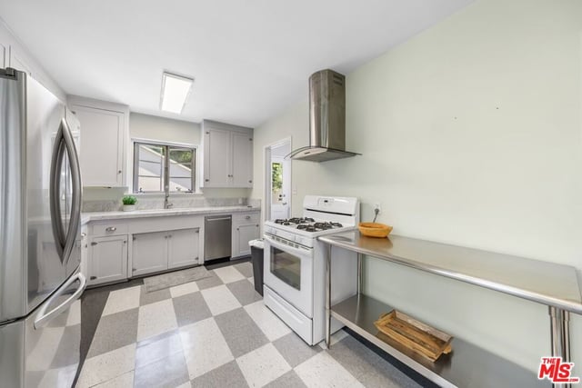 12222 Tennessee Avenue, Los Angeles, CA 90064 — photo 10 of 23