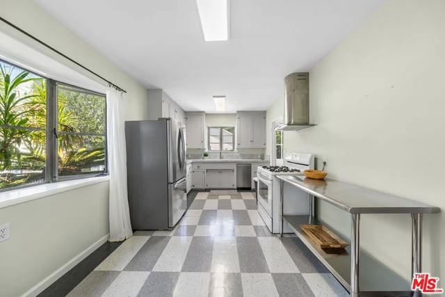 12222 Tennessee Avenue, Los Angeles, CA 90064 — photo 7 of 23